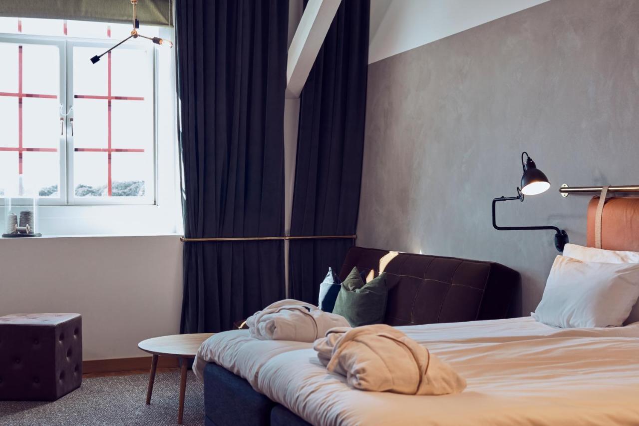 Naeaes Fabriker Hotell & Restaurang Tollered ภายนอก รูปภาพ