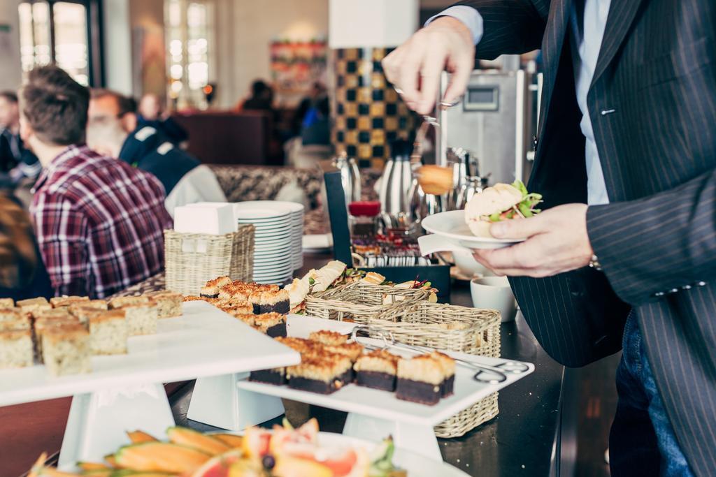 Naeaes Fabriker Hotell & Restaurang Tollered ภายนอก รูปภาพ