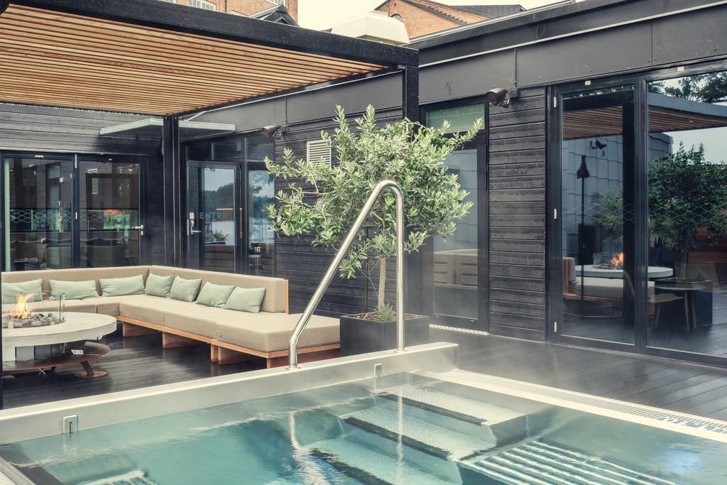 Naeaes Fabriker Hotell & Restaurang Tollered ภายนอก รูปภาพ